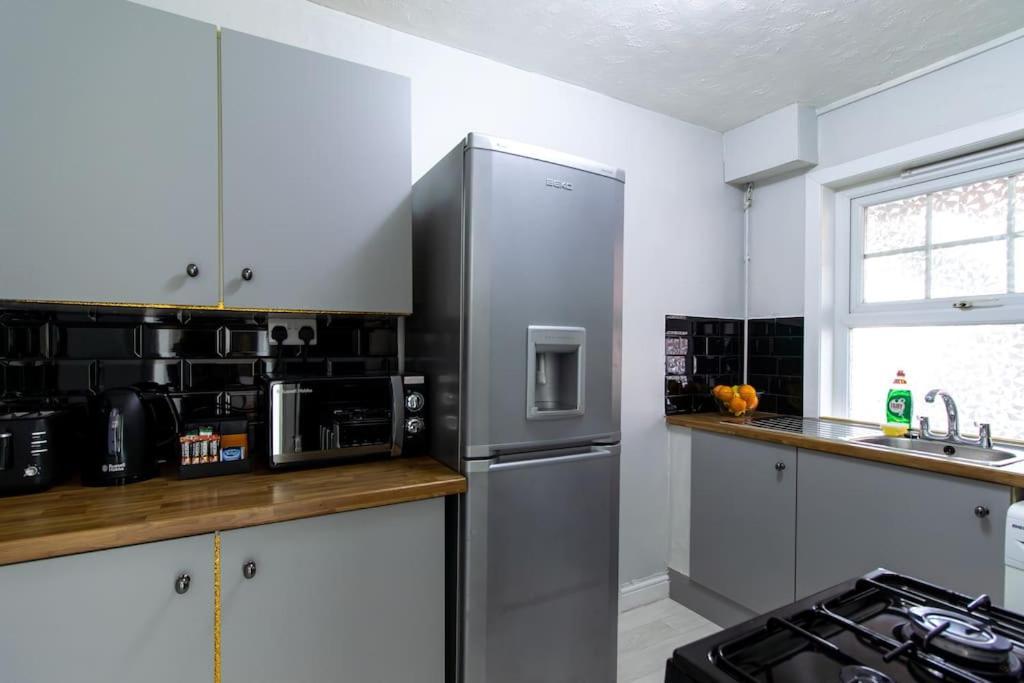Open Mind Property - Southsea With Free Parking Portsmouth Buitenkant foto