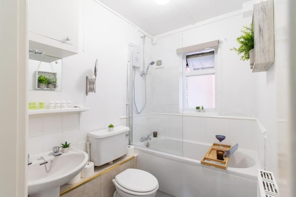 Open Mind Property - Southsea With Free Parking Portsmouth Buitenkant foto