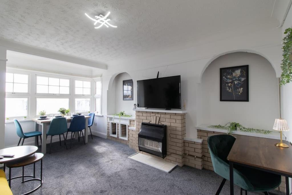 Open Mind Property - Southsea With Free Parking Portsmouth Buitenkant foto