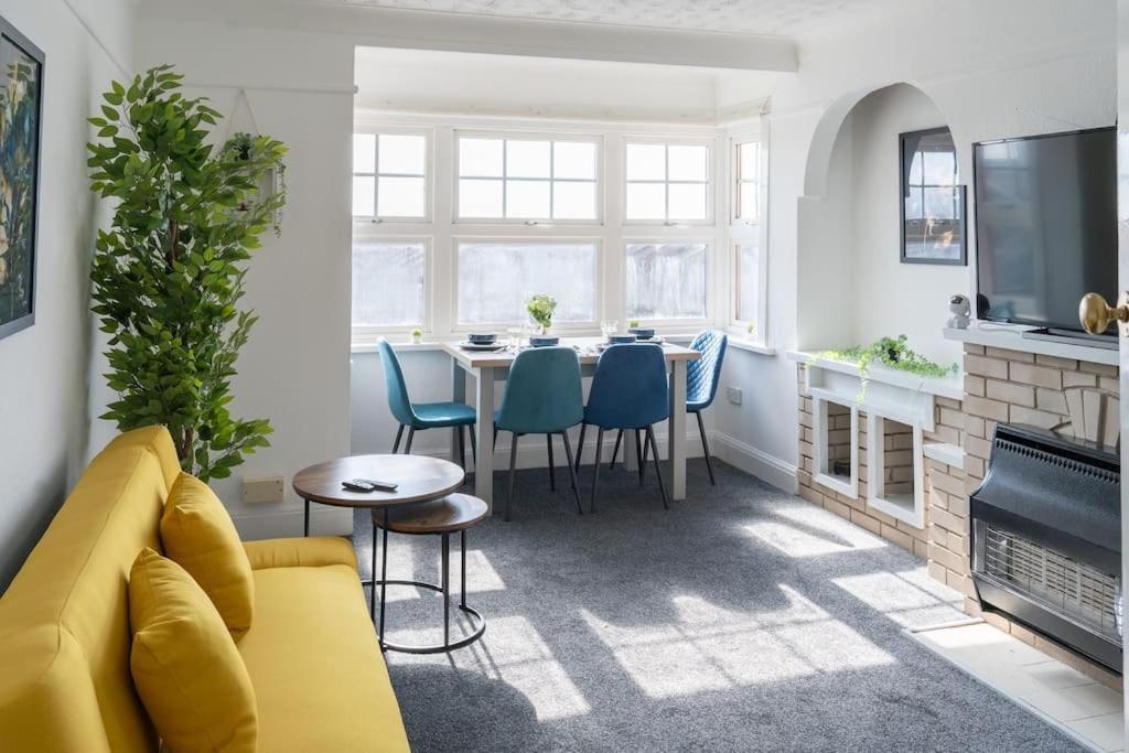 Open Mind Property - Southsea With Free Parking Portsmouth Buitenkant foto